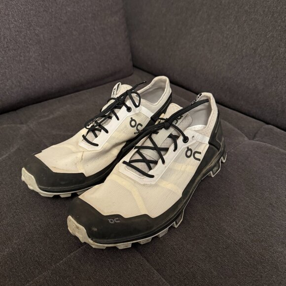 On Running Black and White Athletic Shoes - Picture 4 of 4